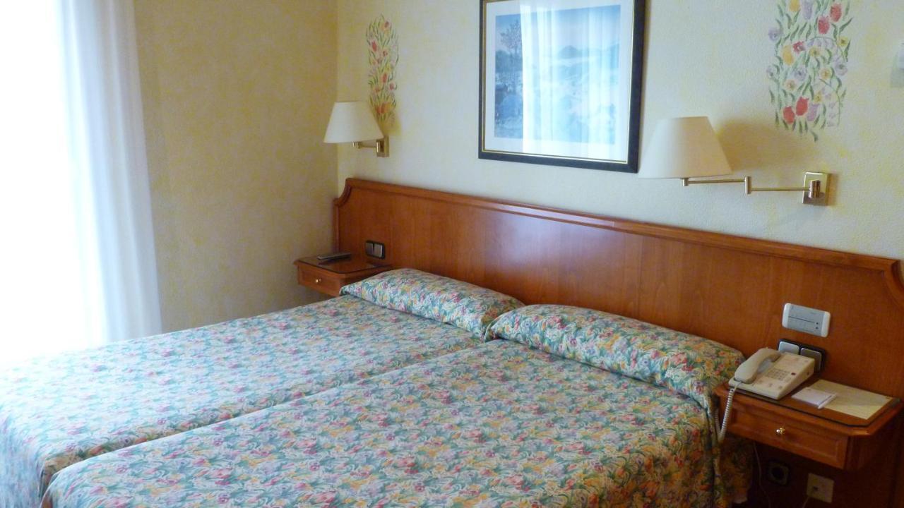 Regencia Colon Hotel Barcelona Room photo